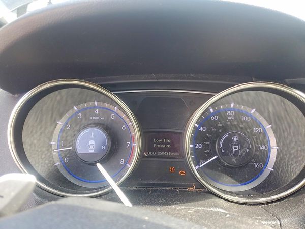 2012 HYUNDAI SONATA Middle level