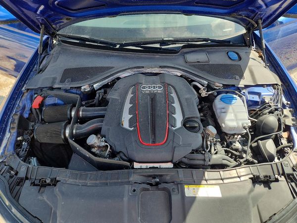 2018 AUDI S6/RS6 — Engine bay