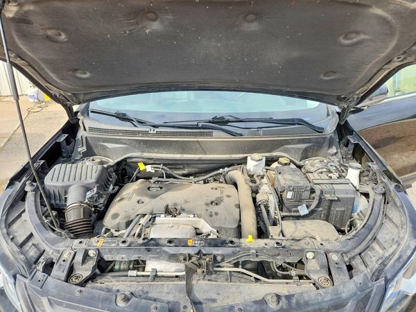 2020 CHEVROLET EQUINOX LT (2LT) — Engine bay