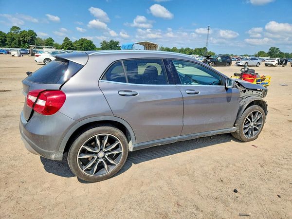 2017 MERCEDES-BENZ GLA GLA250