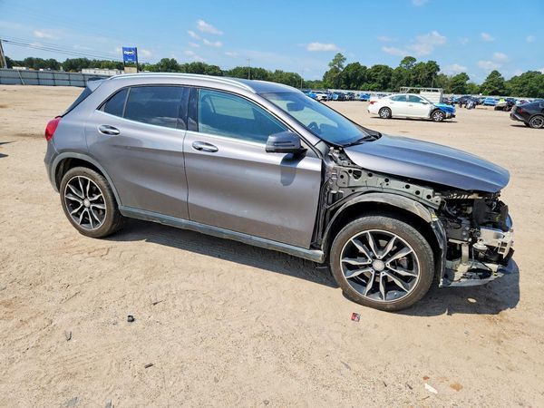 2017 MERCEDES-BENZ GLA GLA250
