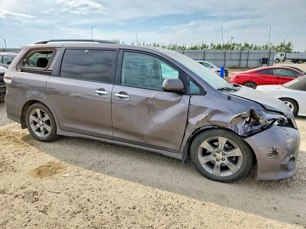 2014 TOYOTA SIENNA