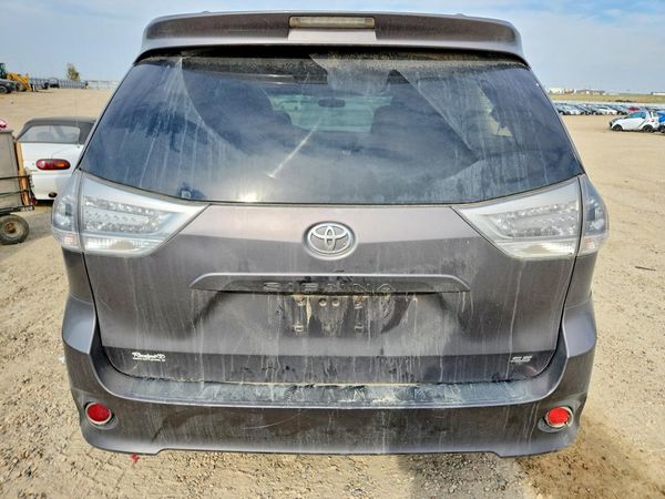 2014 TOYOTA SIENNA