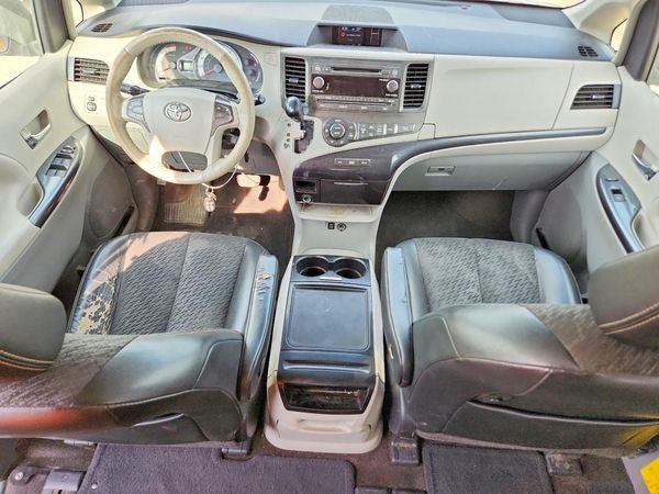 2014 TOYOTA SIENNA
