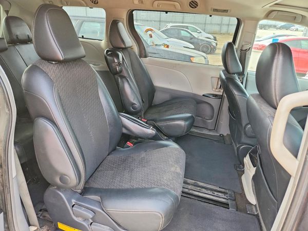 2014 TOYOTA SIENNA