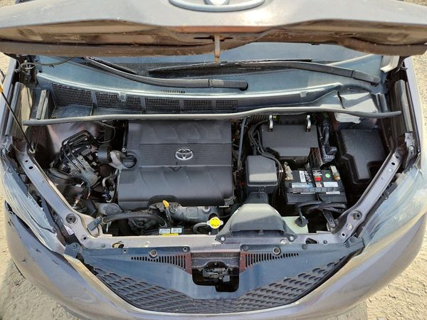 2014 TOYOTA SIENNA