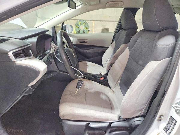 2022 TOYOTA COROLLA LE — DENT