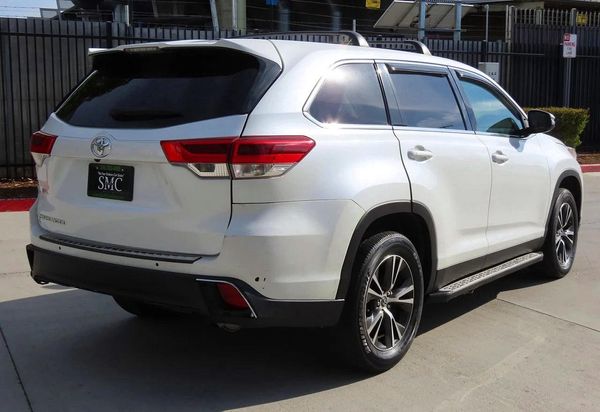 2019 TOYOTA HIGHLANDER LE/LE Plus
