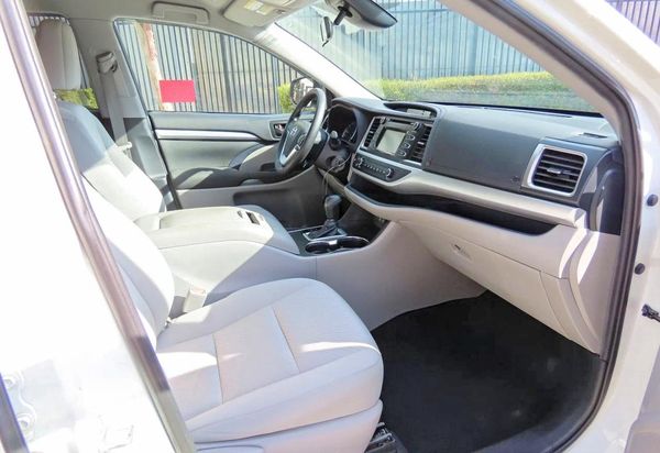 2019 TOYOTA HIGHLANDER LE/LE Plus