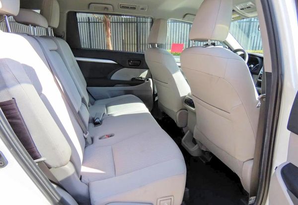 2019 TOYOTA HIGHLANDER LE/LE Plus
