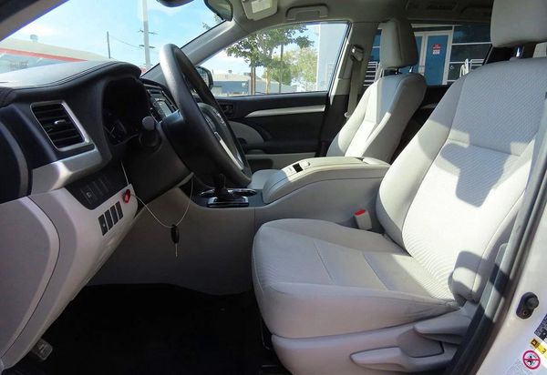 2019 TOYOTA HIGHLANDER LE/LE Plus