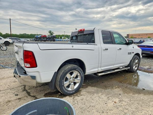 2016 RAM 1500 SLT QUAD CAB 4X4