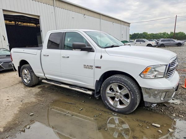 2016 RAM 1500 SLT QUAD CAB 4X4