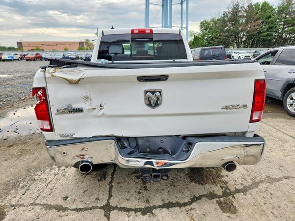 2016 RAM 1500 SLT QUAD CAB 4X4