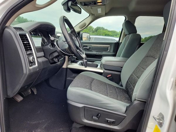 2016 RAM 1500 SLT QUAD CAB 4X4