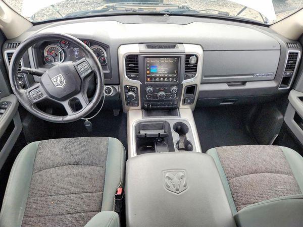2016 RAM 1500 SLT QUAD CAB 4X4