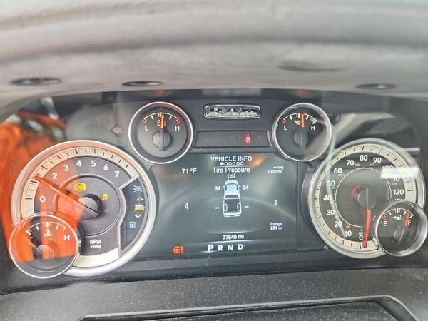 2016 RAM 1500 SLT QUAD CAB 4X4