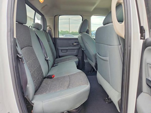 2016 RAM 1500 SLT QUAD CAB 4X4