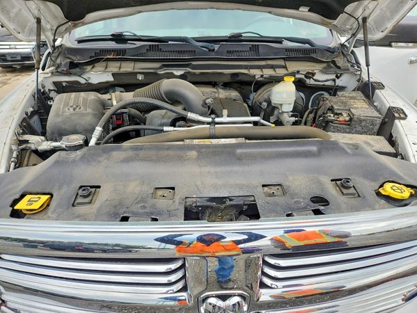 2016 RAM 1500 SLT QUAD CAB 4X4