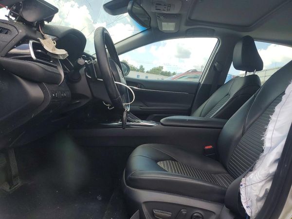 2018 TOYOTA CAMRY