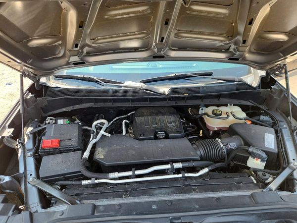 2020 CHEVROLET SILVERADO Custom — Engine bay