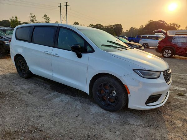 2024 CHRYSLER PACIFICA Select — Passenger 3/4
