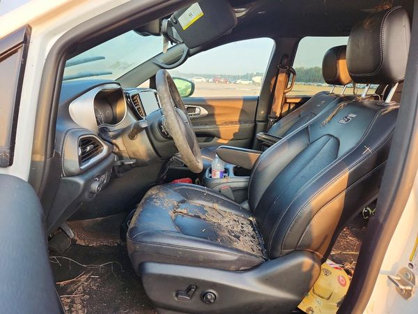 2024 CHRYSLER PACIFICA Select — DENT