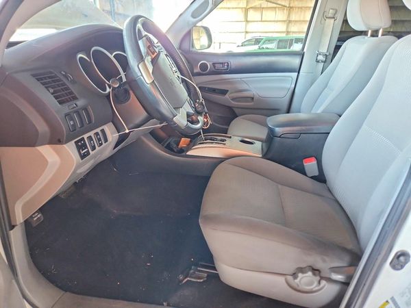 2015 TOYOTA TACOMA Delux Grade
