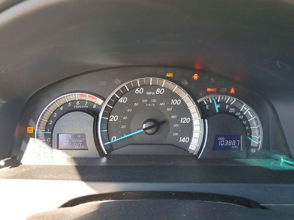 2014 TOYOTA CAMRY