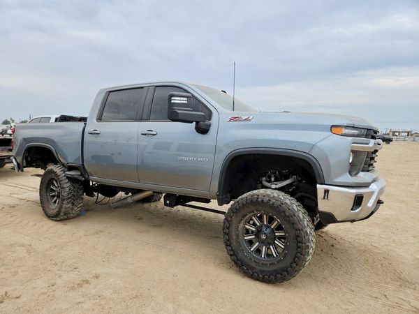2024 CHEVROLET SILVERADO LT — Passenger 3/4