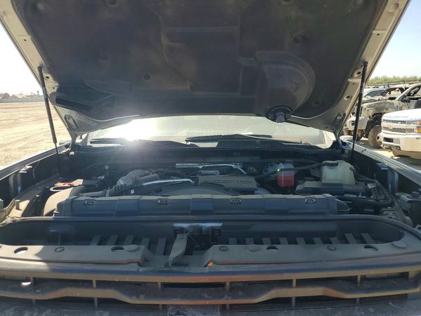 2024 CHEVROLET SILVERADO LT — Engine bay