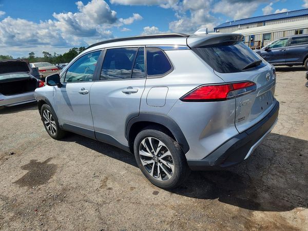 2022 TOYOTA COROLLA CROSS XLE