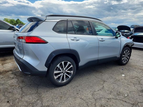 2022 TOYOTA COROLLA CROSS XLE
