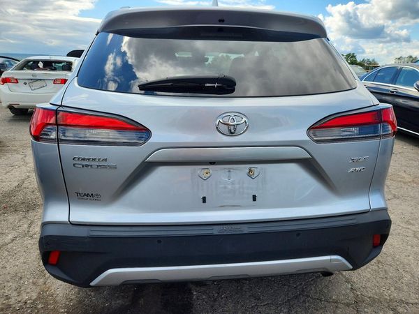 2022 TOYOTA COROLLA CROSS XLE