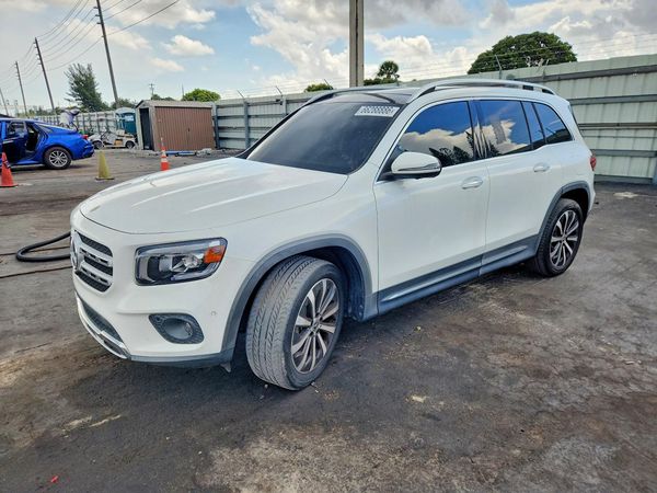 2021 MERCEDES-BENZ GLB-CLASS GLB250 — Front 3/4