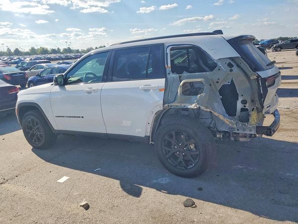 2025 JEEP GRAND CHEROKEE Laredo, Altitude