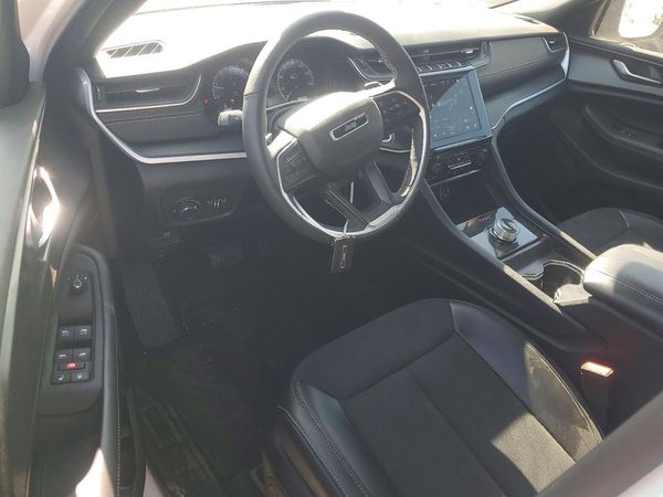2025 JEEP GRAND CHEROKEE Laredo, Altitude