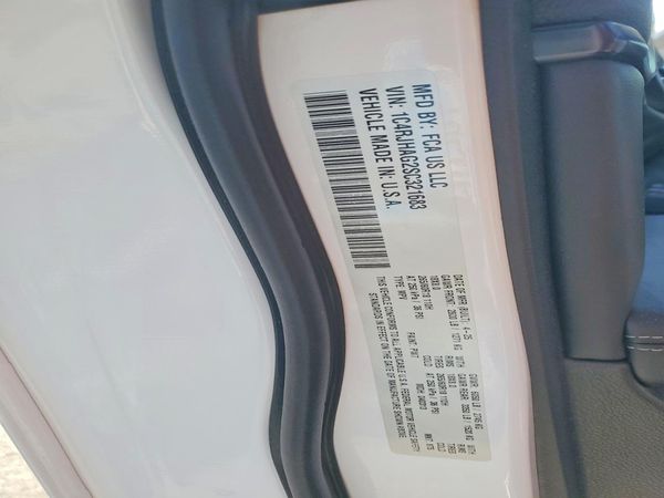 2025 JEEP GRAND CHEROKEE Laredo, Altitude