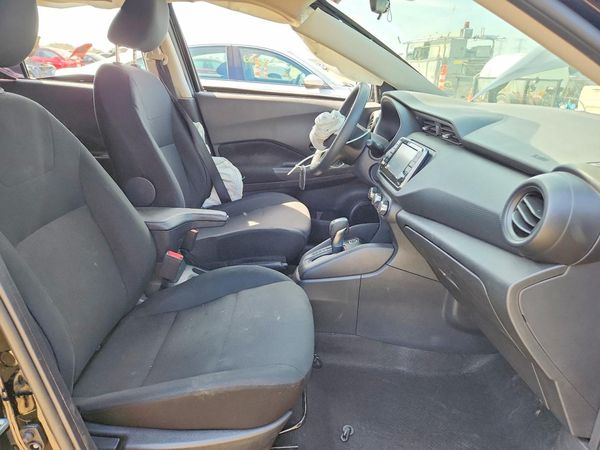 2024 NISSAN KICKS