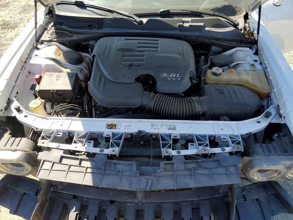 2015 DODGE CHALLENGER SXT — Engine bay