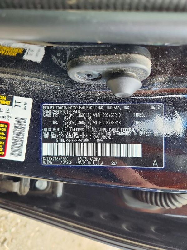 2021 TOYOTA HIGHLANDER LE