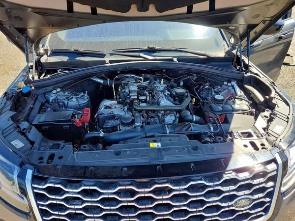 2019 LAND ROVER RANGEROVER S — Engine bay