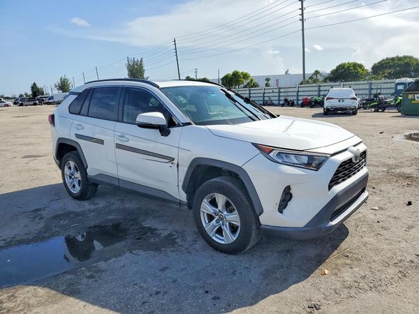 2019 TOYOTA RAV4 — Passenger 3/4