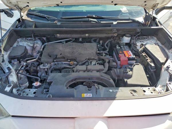 2019 TOYOTA RAV4 — Engine bay