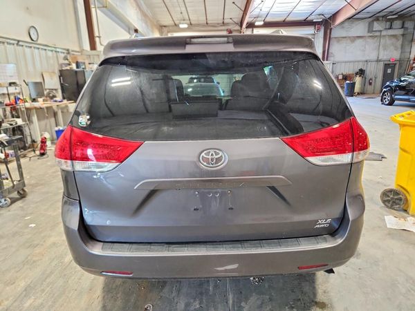 2013 TOYOTA SIENNA
