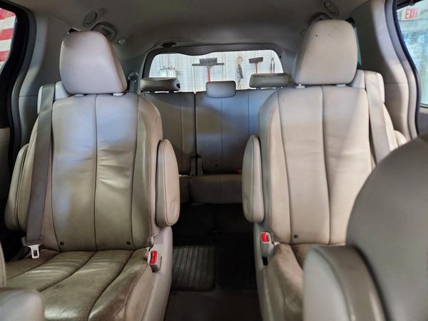 2013 TOYOTA SIENNA