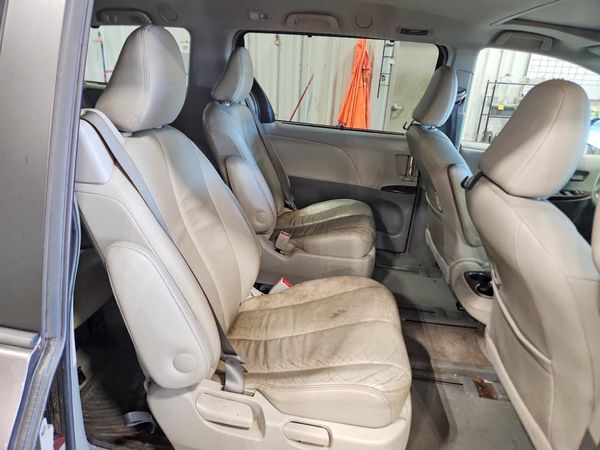 2013 TOYOTA SIENNA