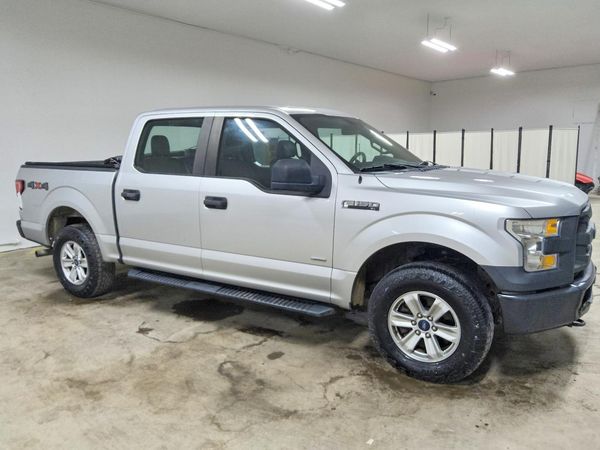 2017 FORD F150 SuperCrew — Passenger 3/4