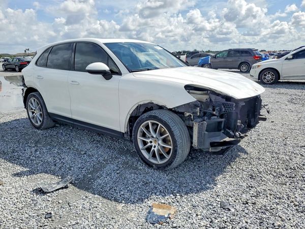 2019 PORSCHE CAYENNE
