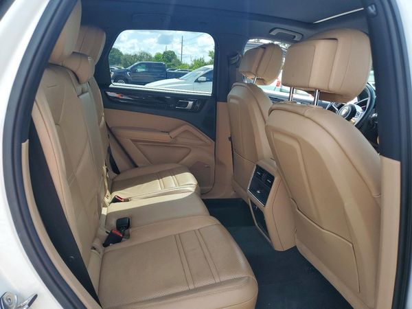 2019 PORSCHE CAYENNE